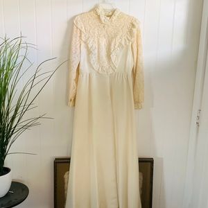 Vintage Lace Wedding Dress /Boho Chic Bridal Gown